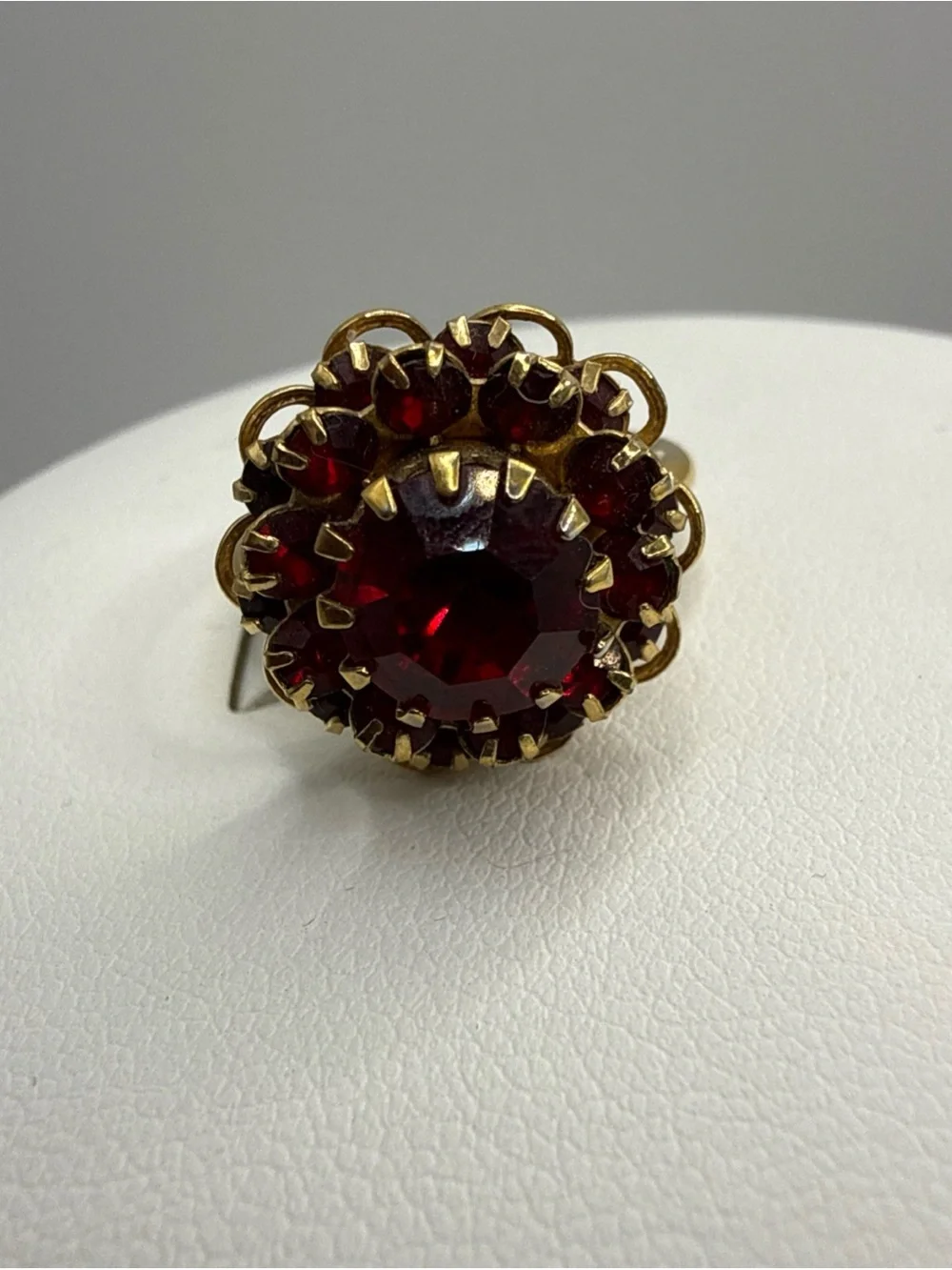 VTG Sarah Coventry Gold-Tone Red Rhinestone Floral Cocktail Ring Size 6